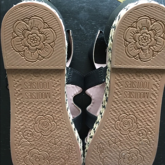 SOLD!! 8.5 New Mooties Tooties gladiator sandals - Picture 4 of 4